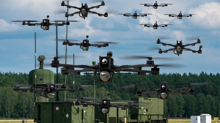 Рій дронів: майбутнє сучасної війни чи фантастика?