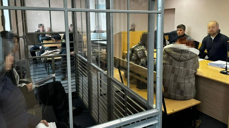 На Дніпропетровщині вручили підозри підліткам, які побили військового та кинули його непритомним