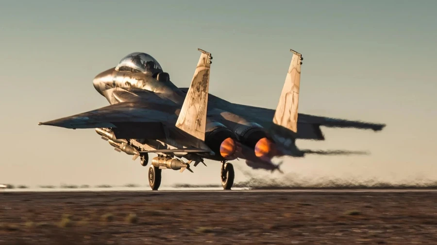 США пришлось уничтожить два своих самолета после спасения пилота F-15 из Ирана