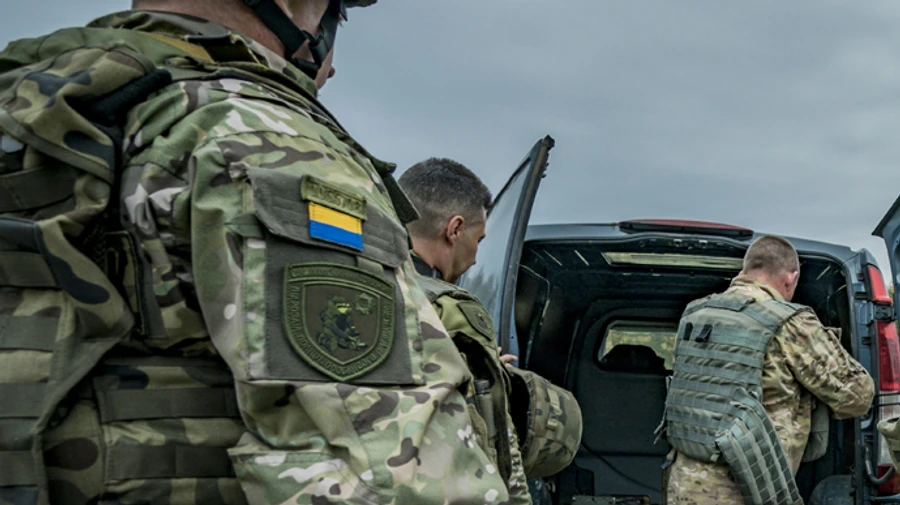 Зеленский разрешил получать офицерские звания без высшего образования