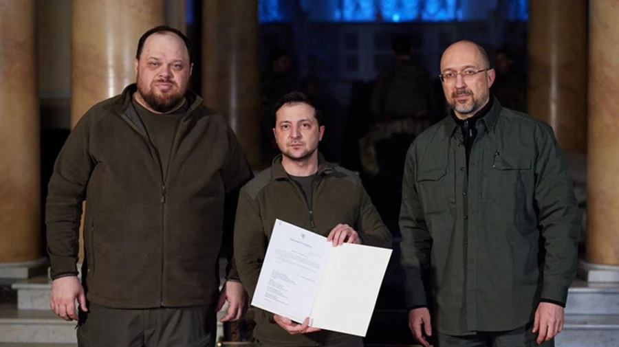 Зеленский подписал заявку на членство Украины в ЕС