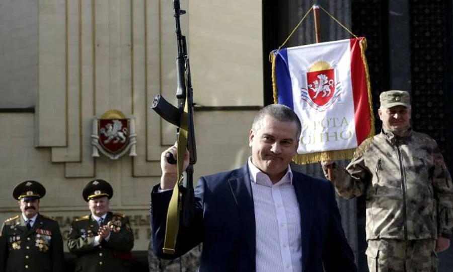 Суд дозволив затримати самопроголошеного главу Криму Аксьонова 