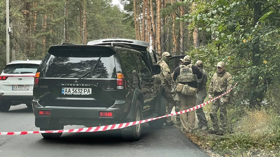 На месте обстрела машины Шефира ищут следы нападающего: там нет камер 