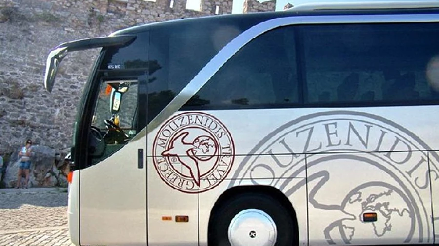 Найбільший грецький туроператор припинив обслуговувати клієнтів з України