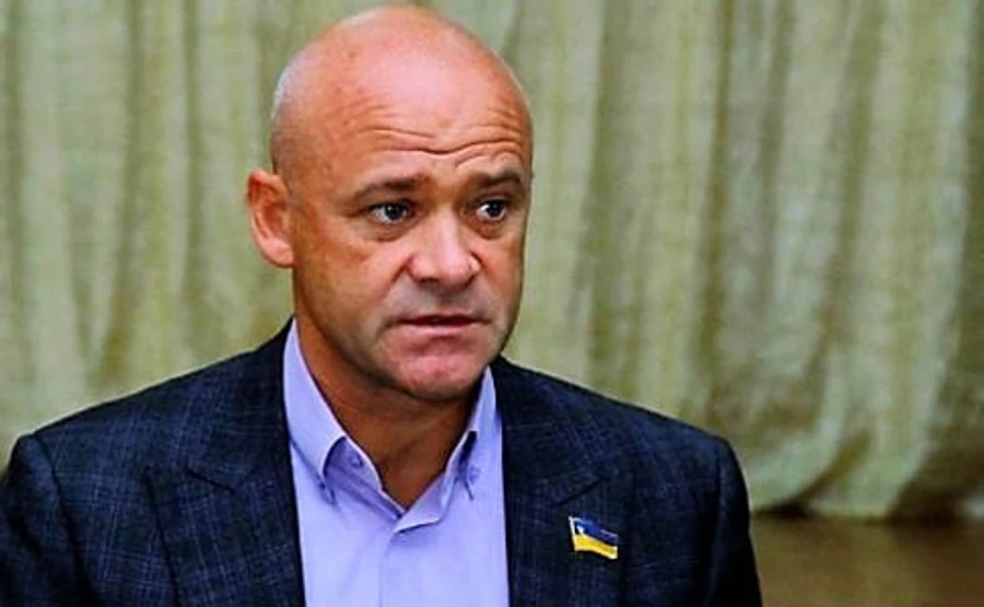 Труханову повернули паспорти і дозволили їздити за кордон