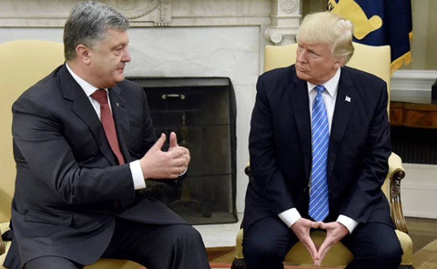 Трамп не зустрівся з Порошенком у Давосі через брак часу