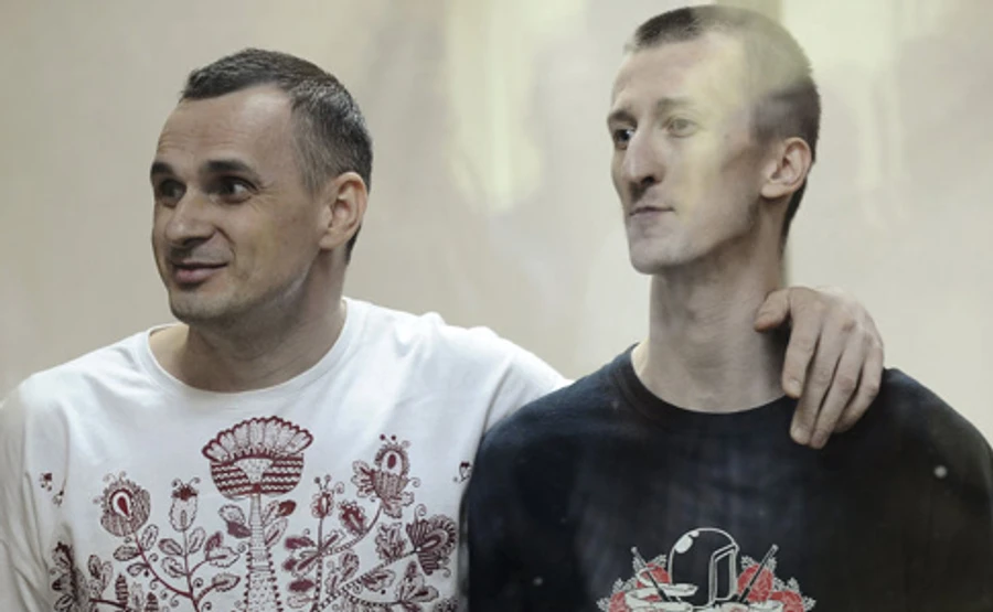 2 роки вироку Сенцову та Кольченку: Під посольством РФ у Києві провели акцію