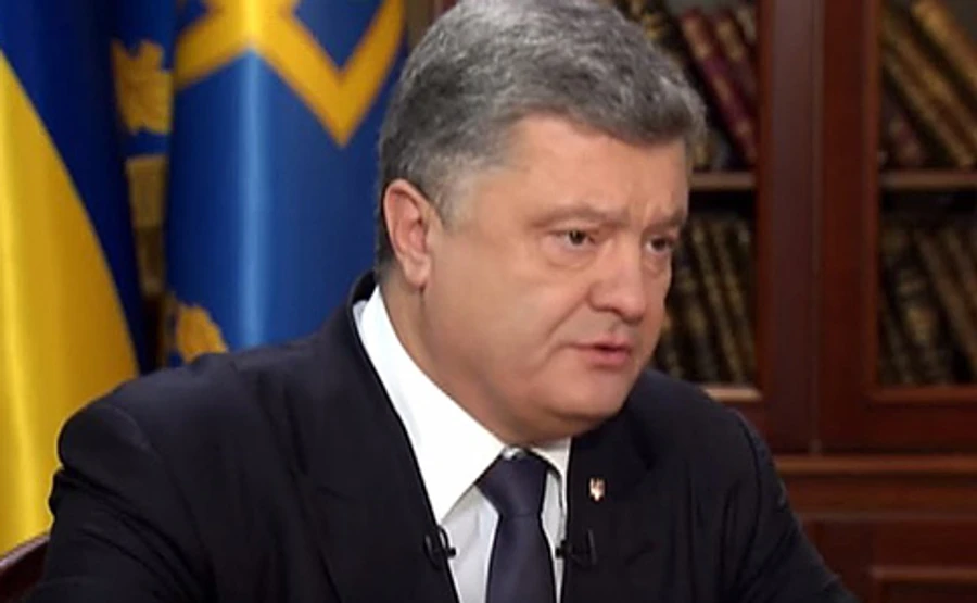 Зарплата военных будет не меньше, чем у полицейских - Порошенко