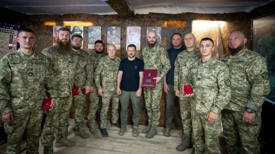 Зеленский посетил в Сумской области подразделение, которое в прошлом году первым заходило на Курщину