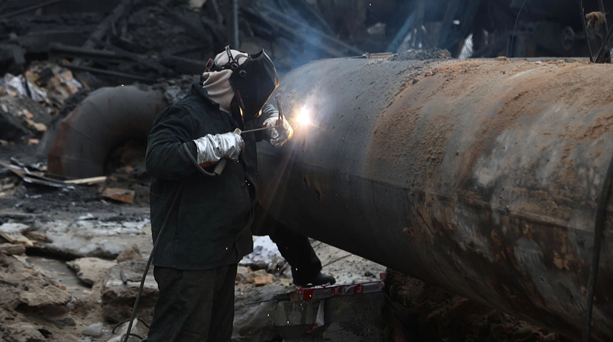 Ukraine's Robotic Revolution: How AI and Robots Fortify Energy Infrastructure Against Russian Aggression – Oil Price Forecast Impacts