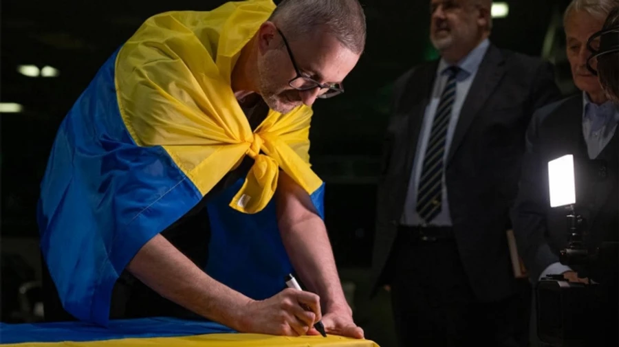 Family of Crimean Tatar leader recently freed from Russian captivity leave occupied Crimea – photo