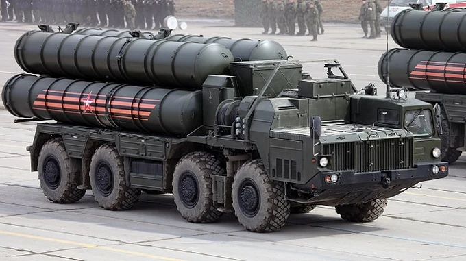 Після втрати кількох С-400 в Україні Росія послабить ППО в інших місцях – розвідка Британії