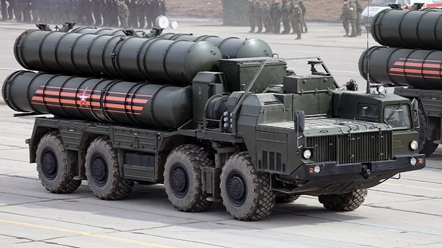 После потери нескольких С-400 в Украине Россия ослабит ПВО в других местах – разведка Британии