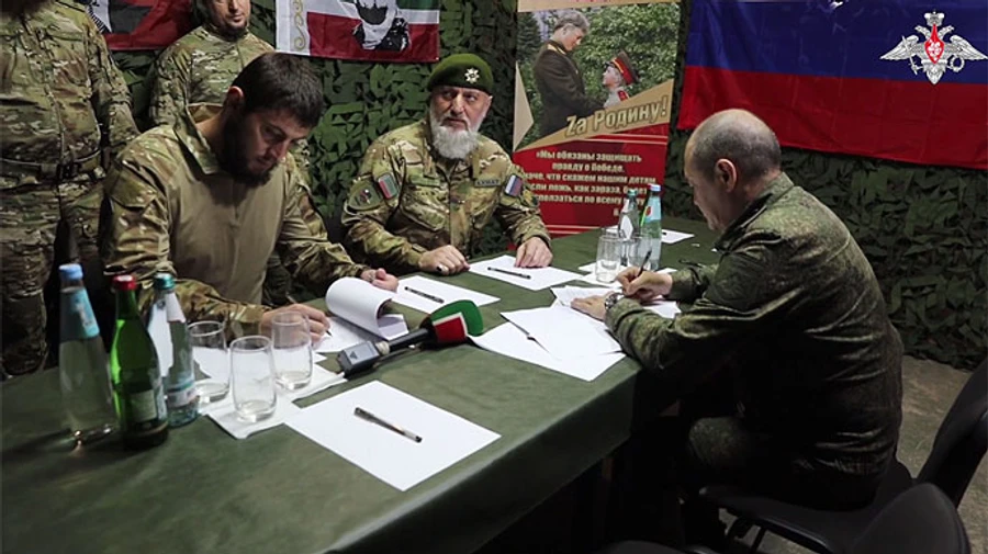 Kadyrov mercenaries sign contract that Prigozhin refused to sign with Russian Defence Ministry on camera