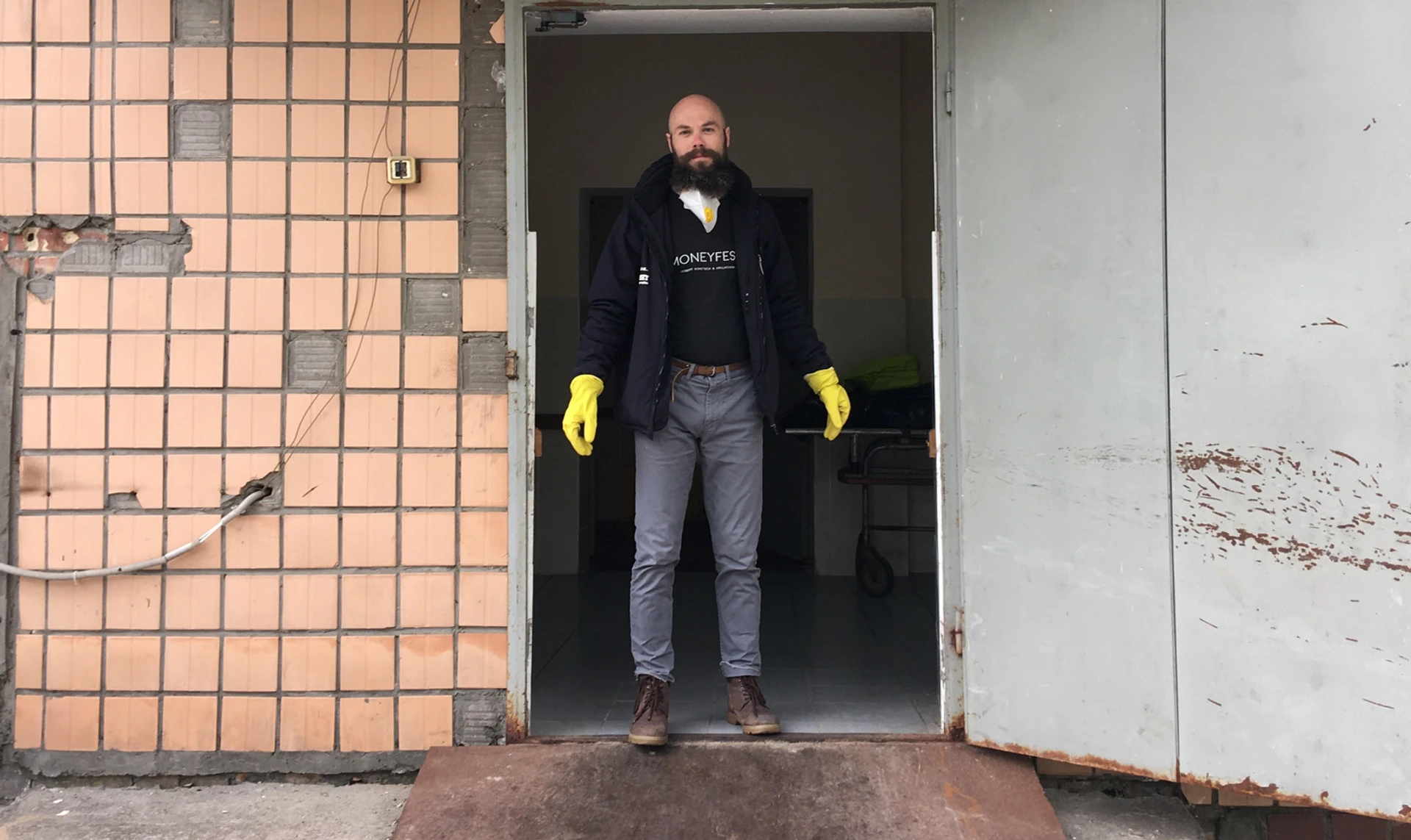 Иногда стоишь и думаешь: а что показать в теле без головы? – История работника морга в Вышгороде