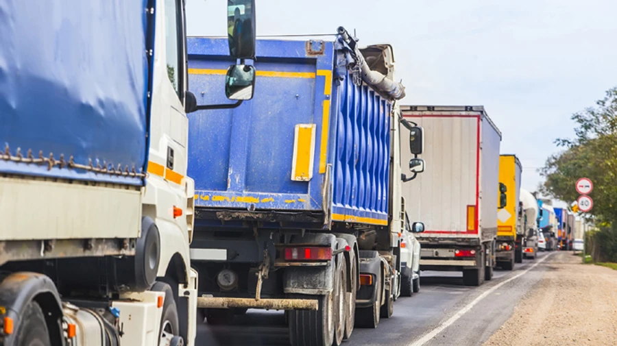 В Киев снова не пускают грузовики