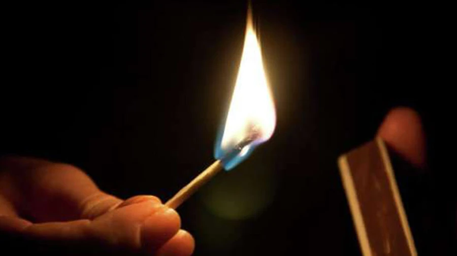 Грався з сірниками: на Львівщині загинула дитина, яку мати залишила без нагляду