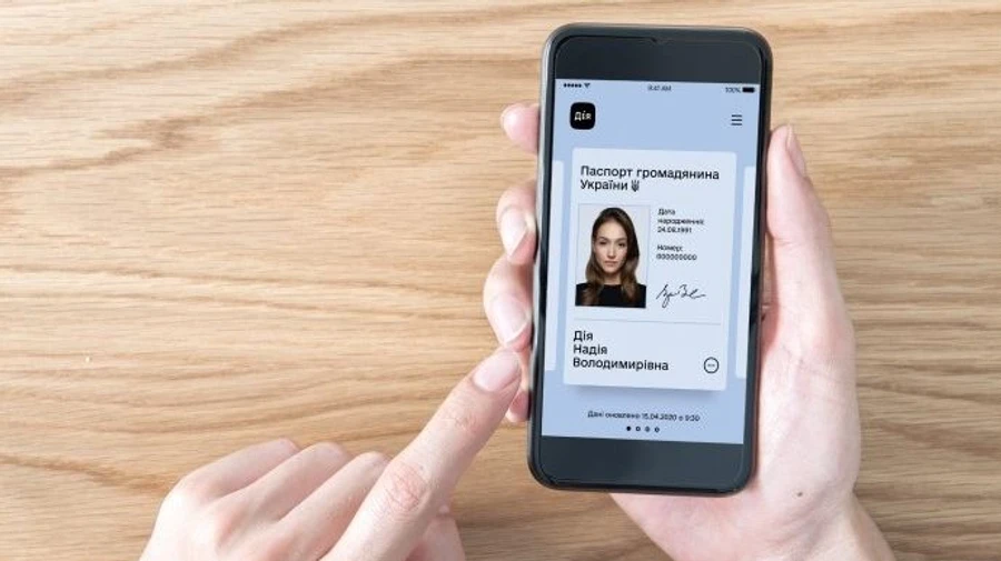 Кабмін пропонує дозволити літати Україною з електронними паспортами