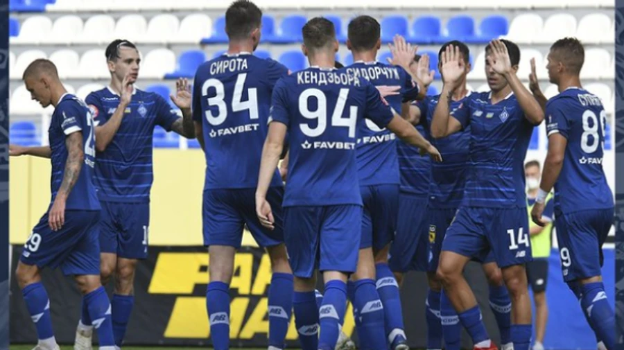 Луческу в Динамо дебютував з перемоги, ультрас привітали, увірвавшись на трибуну