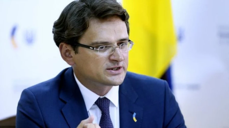 Кулеба еще до окончания карантина едет в Венгрию договариваться о примирении