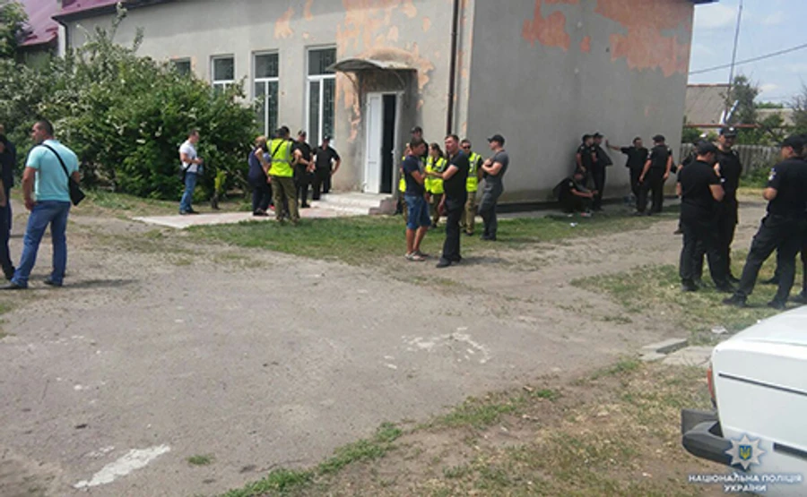 Вибори на Одещині: постріли й мінування дільниць