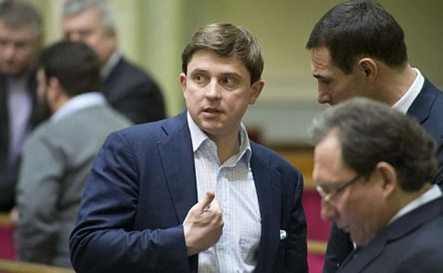 Рада забрала у Довгого депутатский иммунитет