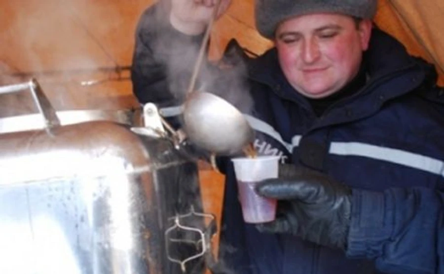 Работают пункты обогрева, а врачи дают советы от переохлаждения   