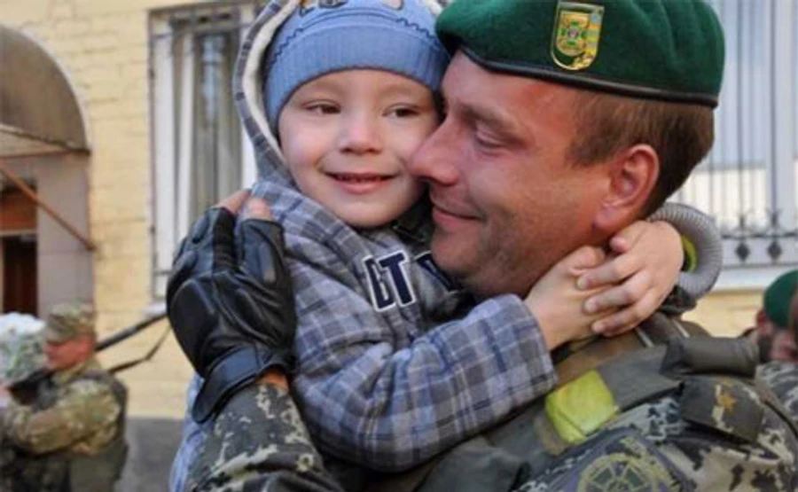 Poroshenko Signs Army Draft Demobilization Decree