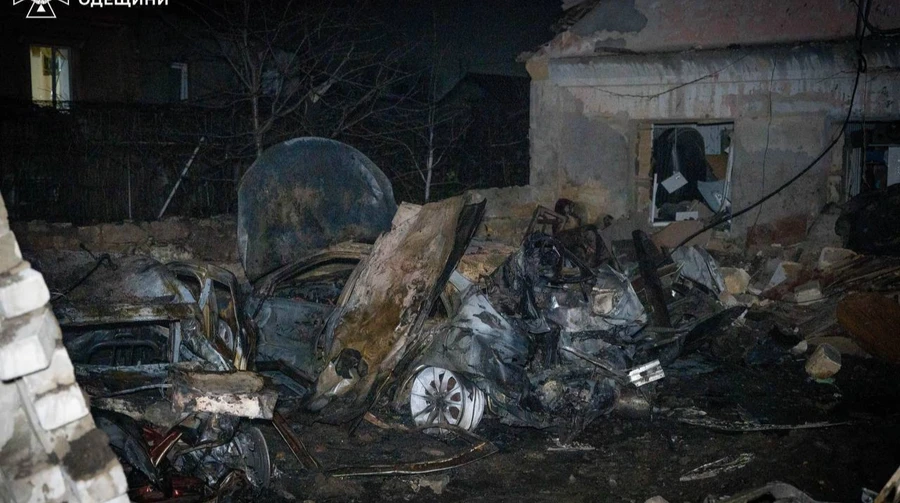 Russians attack Odesa: fires rage, 5 injured, including child – photos, video