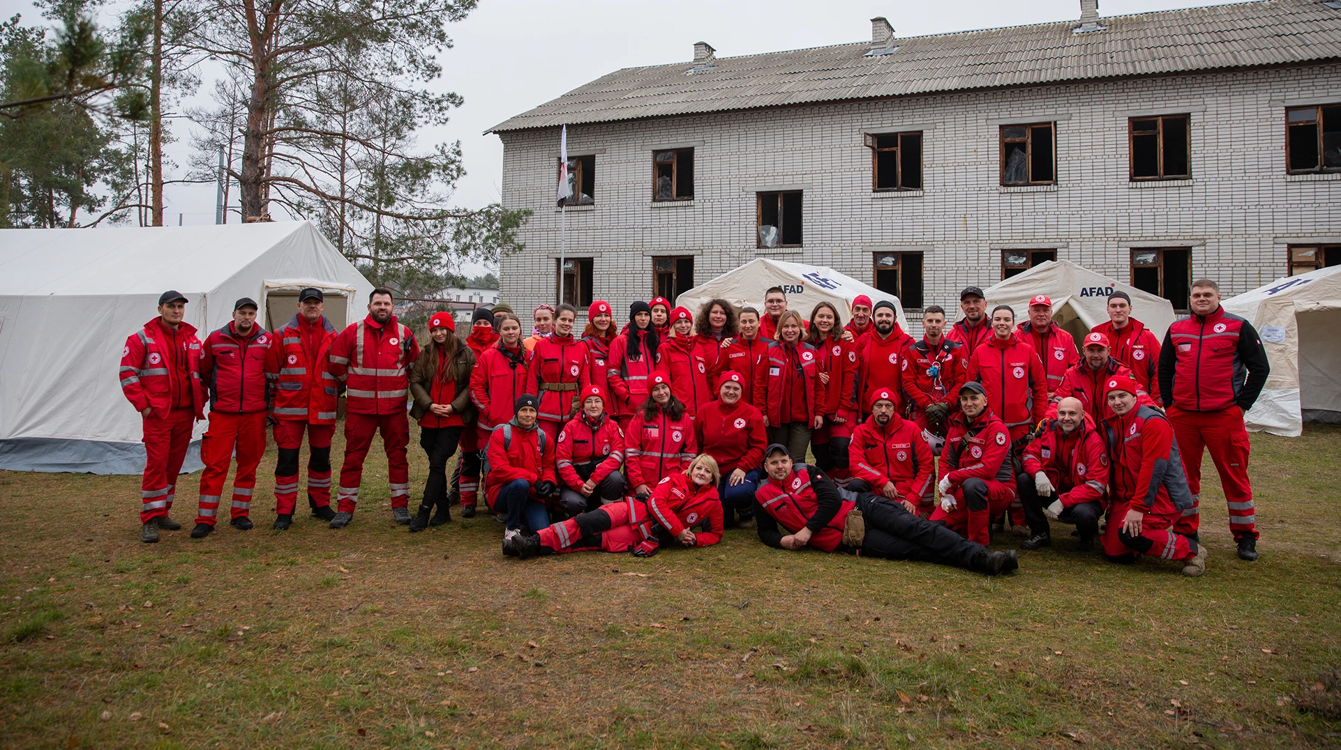 Як волонтери Українського Червоного Хреста рятують людей в екстрених умовах