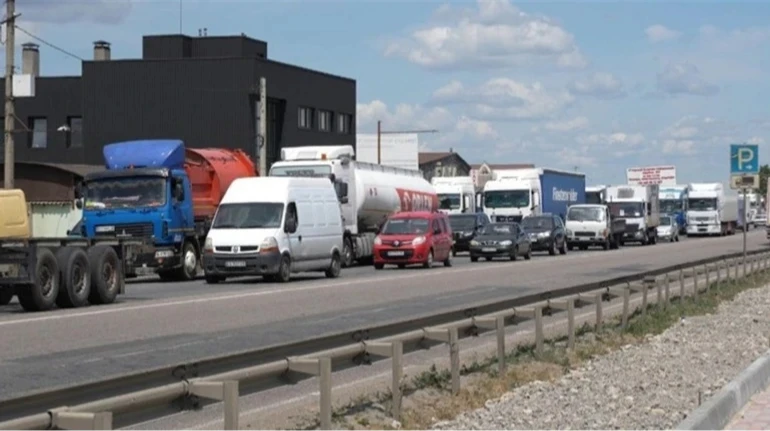 Вантажівкам заборонили рух трасою Одеса – Рені