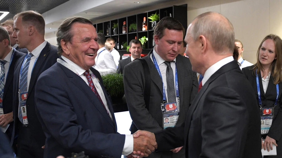 Шредер, якого просували в перемовники з РФ від ЄС, засвітився в Москві – ЗМІ