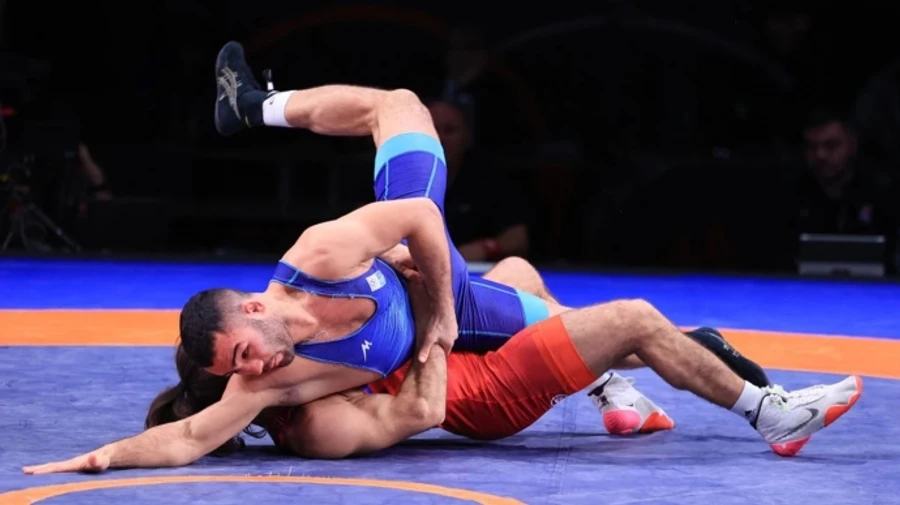 Ukrainian Greco-Roman wrestler Parviz Nasibov wins place in quarter-finals in last few seconds 