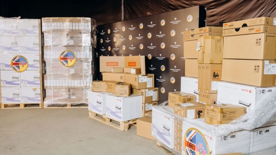 Великобритания передала Украине технику для работы с реестром военнообязанных