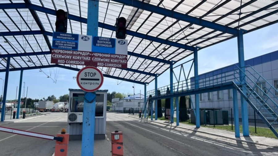 Polish farmers did not allow any Ukrainian lorries to cross on three routes on 15 April