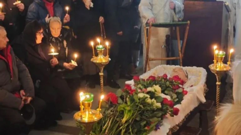 В РФ попрощалися з Навальним: у храм пустили лише близьких на 20 хвилин 