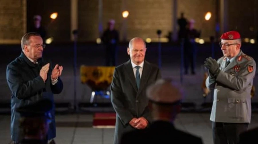 Шольца провели с должности канцлера