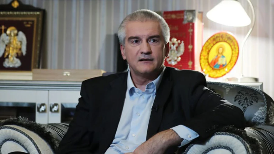 Russians say defence line in Crimea is being built unconventionally