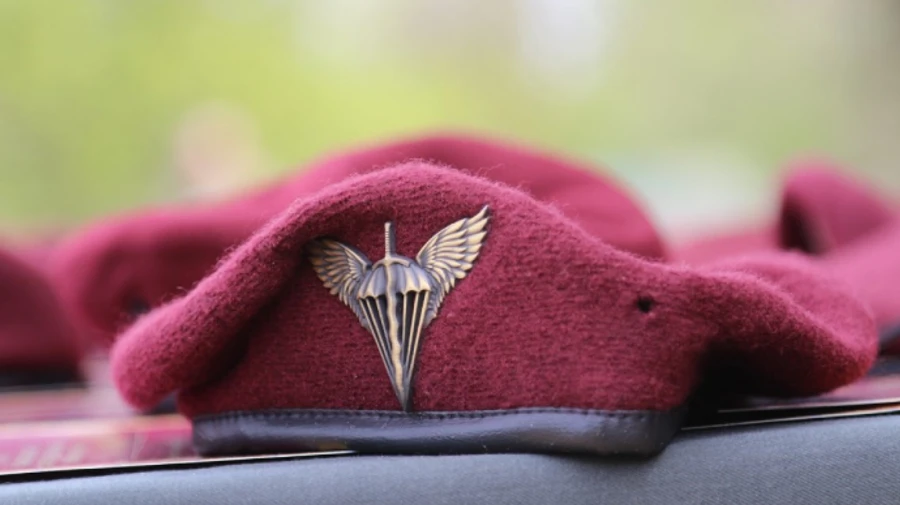 Ukrainian paratroopers down a Russian “Su-25” attack aircraft and drone