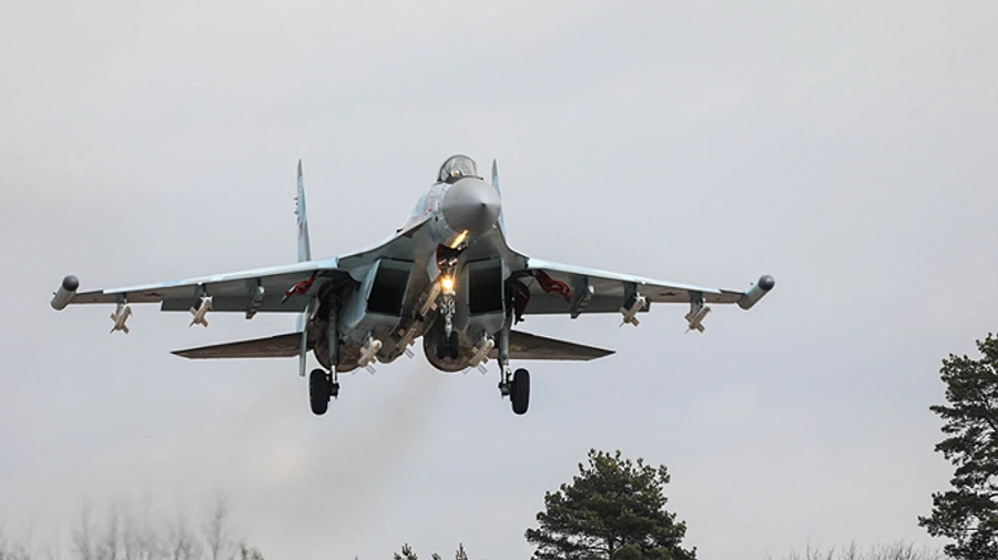 Российские истребители в рамках учений отработали захват самолета