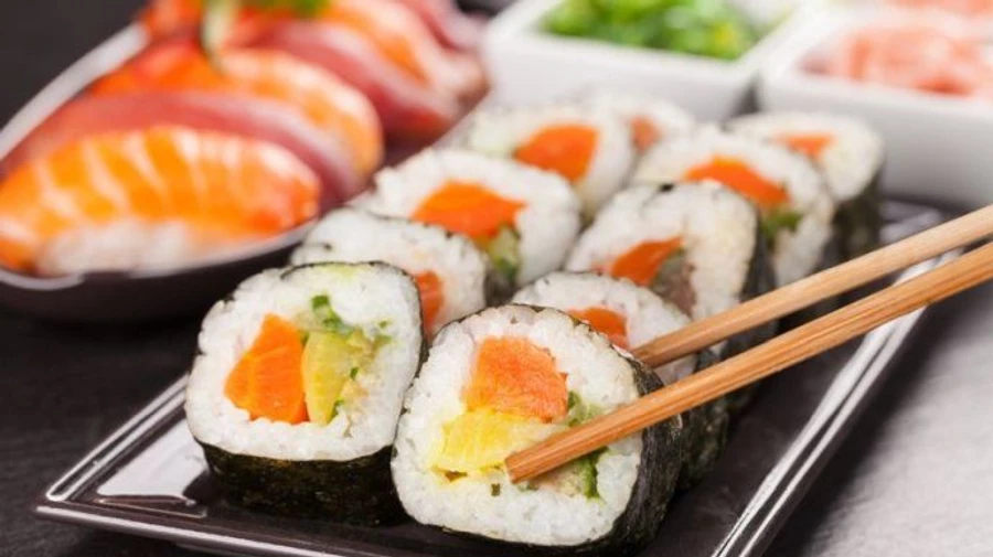 Поели суши: в Харькове уже 57 человек отравились в ресторане
