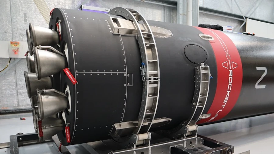 Конкурент SpaceX — компанія Rocket Lab вперше повернула на Землю перший ступінь ракети