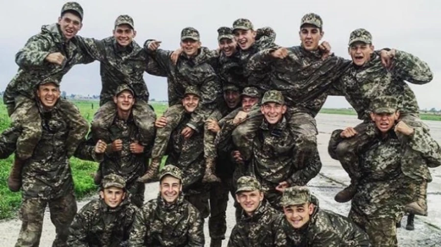 МВС оприлюднило момент падіння АН-26 та фото курсантів, що були на борту