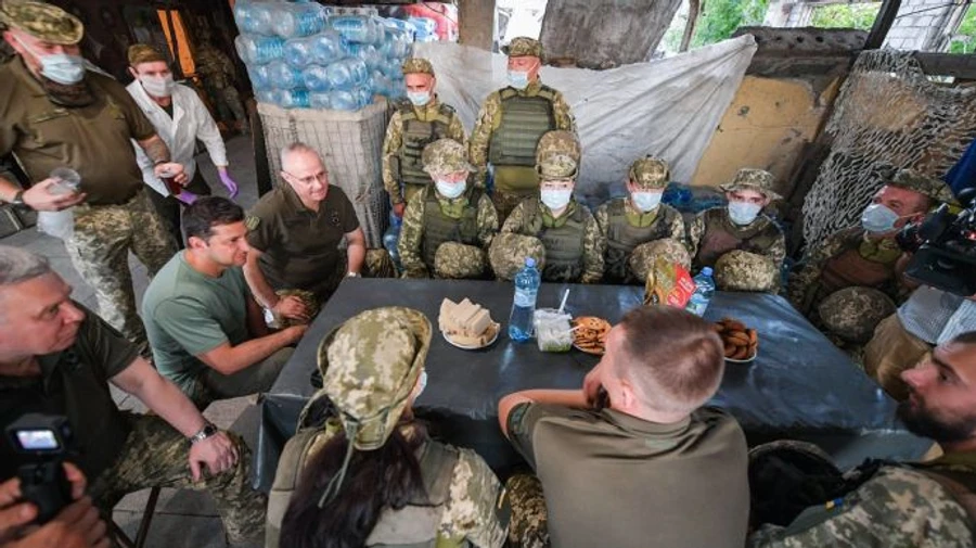 Зеленський: Із військовими інколи треба випити, що я і роблю