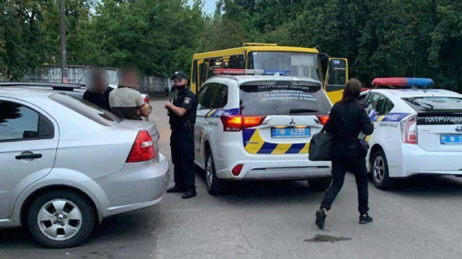 Двое парней украли маршрутку и гоняли по Киеву