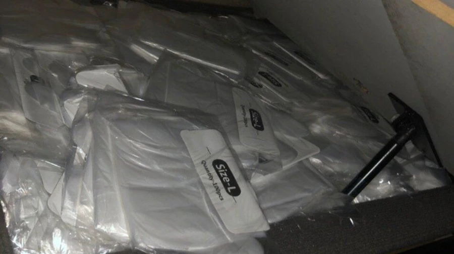 Прикордонники не дали вивезти майже 200 тисяч захисних рукавичок