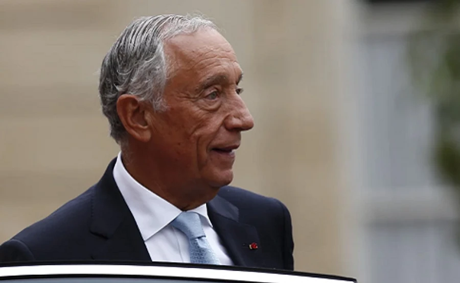 Президент Португалии проведет две недели на карантине