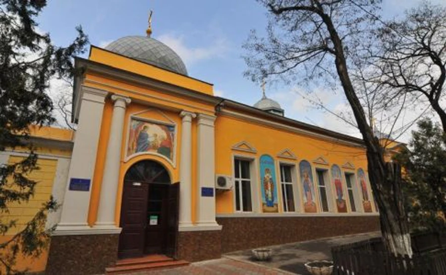 В одесском соборе отлученный священник устроил драку