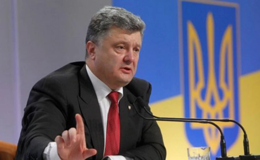 Порошенко: Маємо перетворити окупований Крим на непідйомний тягар для Москви