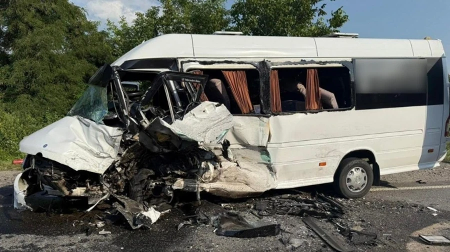 У ДТП з автобусом на Хмельниччині постраждали 16 людей, серед них діти